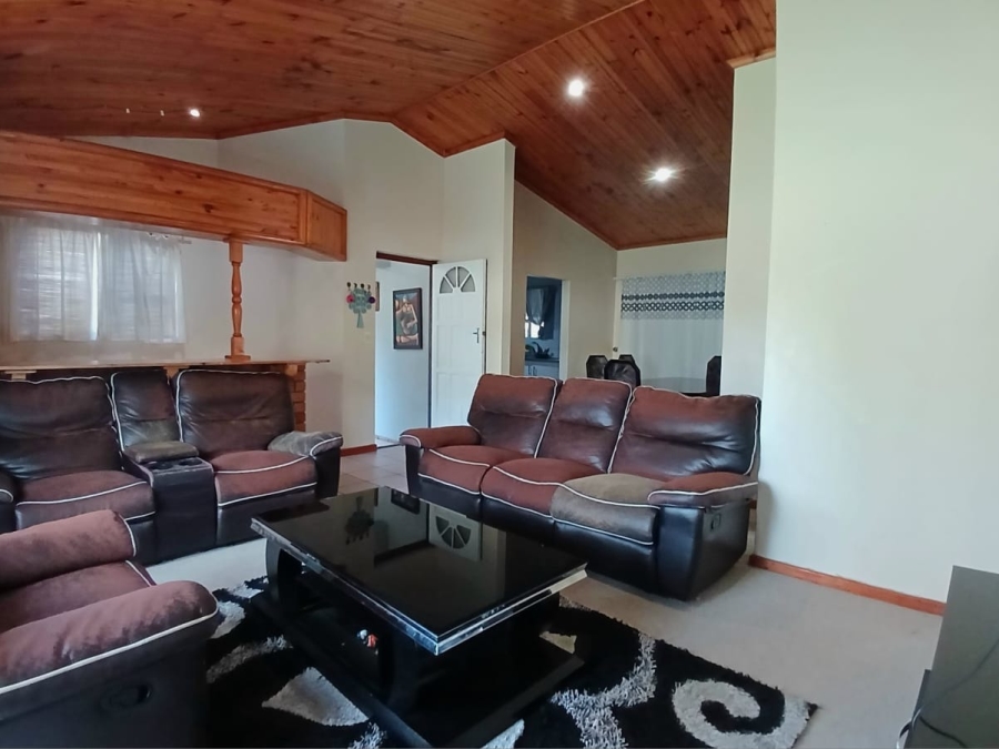 4 Bedroom Property for Sale in Beacon Bay Eastern Cape